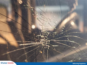 Kaca Mobil Retak: Bahaya dan Tindakan yang