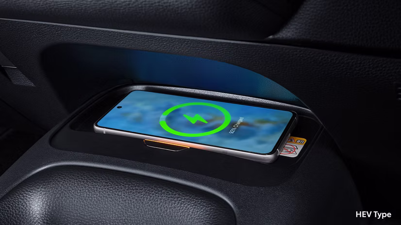 new-corolla-altis-hybrid-charger