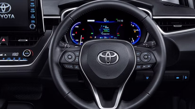 new-corolla-altis-hybrid-stir