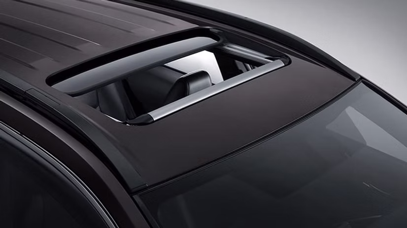 toyota-new-corolla-cross-gr-sport-sun-roof