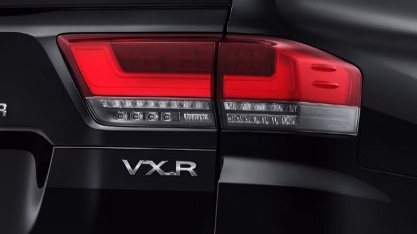 all-new-land-cruiser-stop-lamp